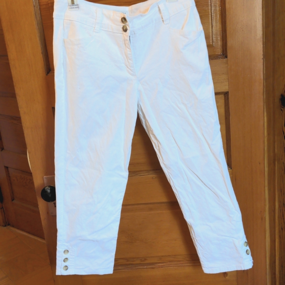 White straight leg ankle jeans high rise